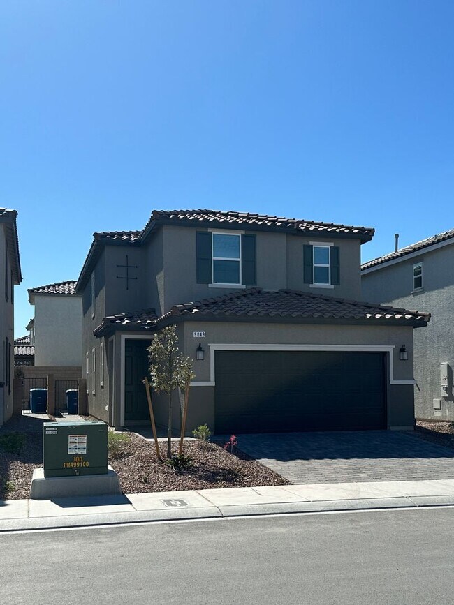 Blue Diamond & Rainbow Rental House Rental in Enterprise, NV