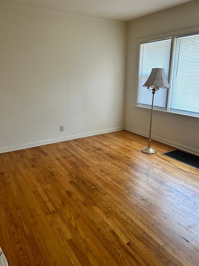 Photo - 21149 Main St