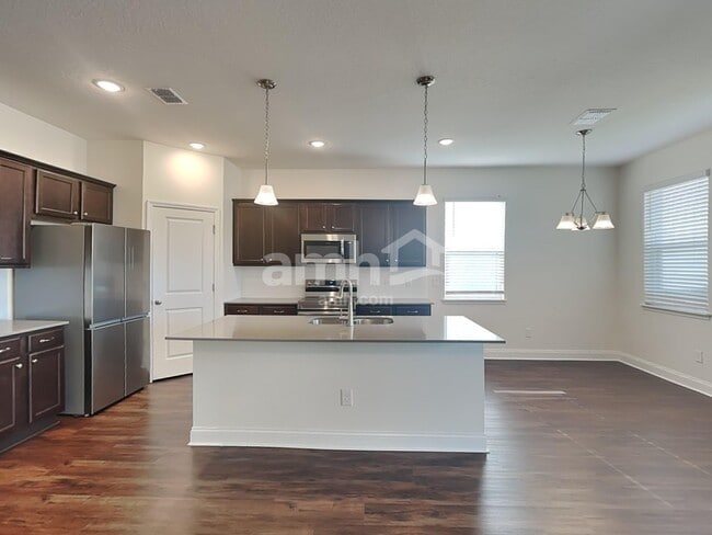 Photo - 1002 Summer Stone Lp