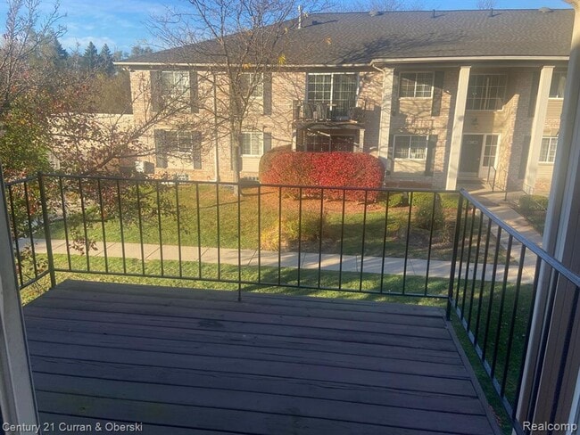 Photo - 6121 Orchard Lake Rd