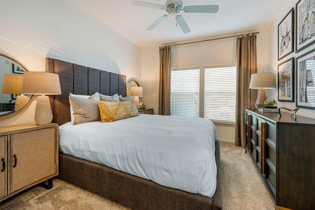 Photo - Regatta at Universal