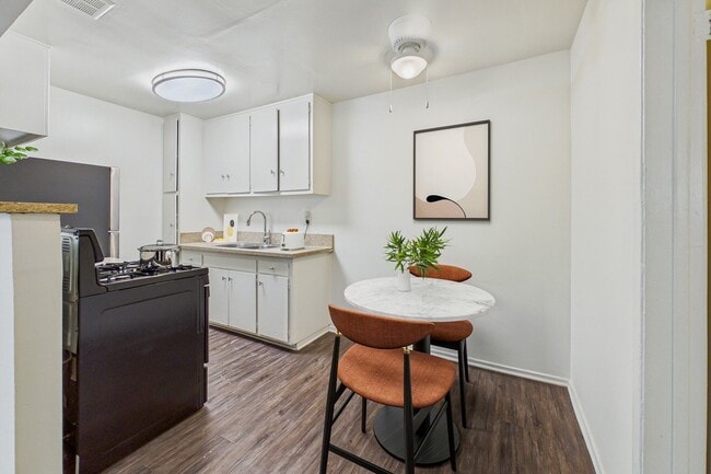 Photo - Roscoe Terrace