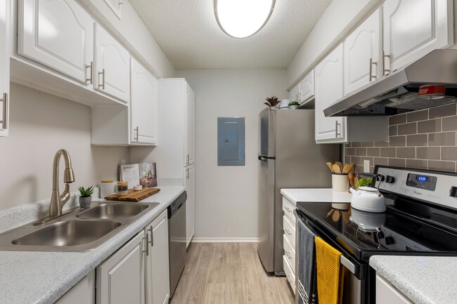 Photo - Valley Oaks Apartments