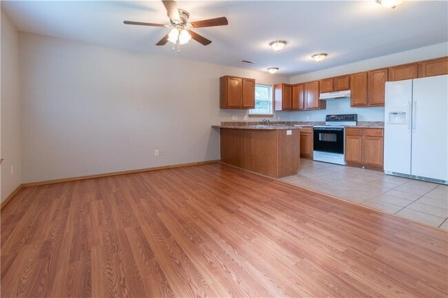 Photo - 905 Meghan Ct