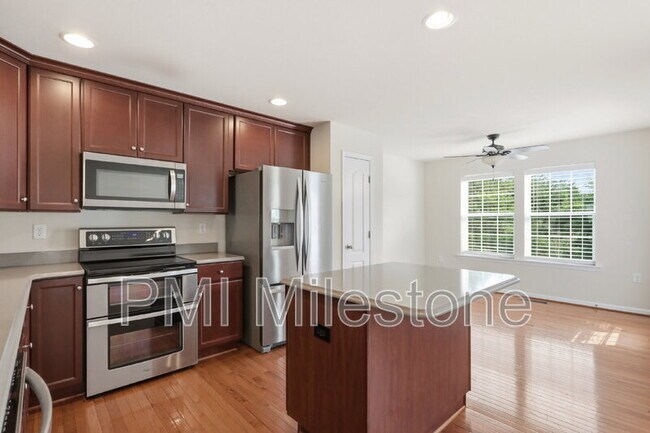 Photo - 100 Bertelli Ct