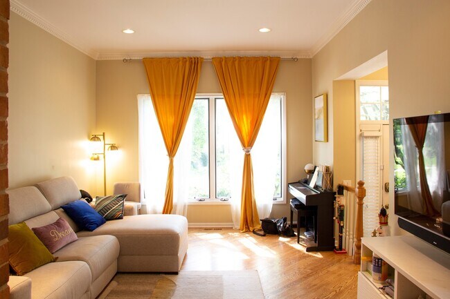 Photo - 1127 Pine St