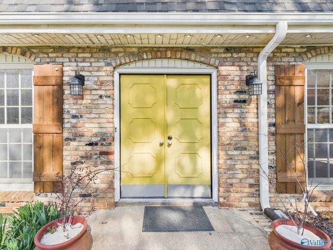 Photo - 2521 Lancelot Dr SE