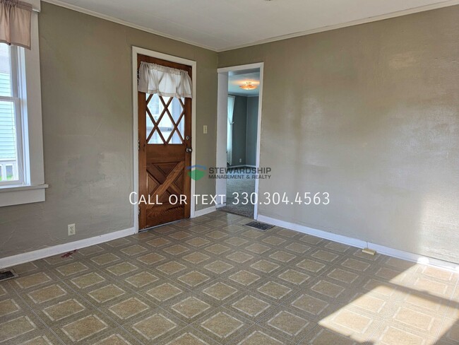 Photo - 5573 N Market St