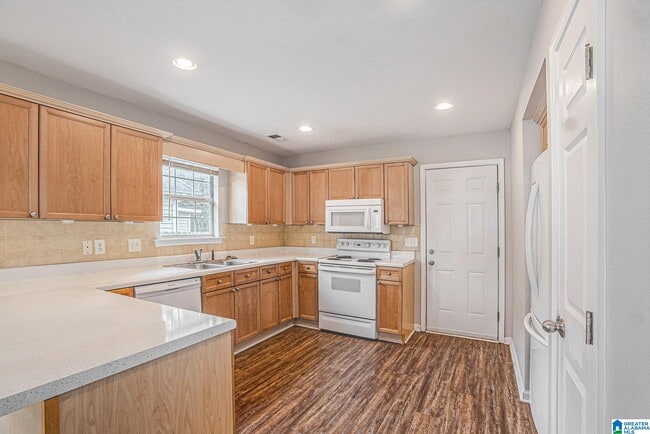 Photo - 139 Flagstone Ln