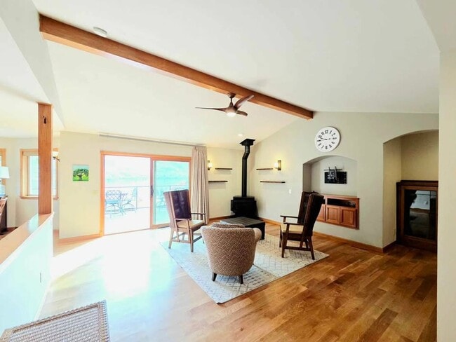 Photo - Gorgeous 4 Bed, 3 Bath Home w/ STUNNING RIVER FRONT VIEWS!!