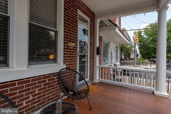 Photo - 153 E Ross St