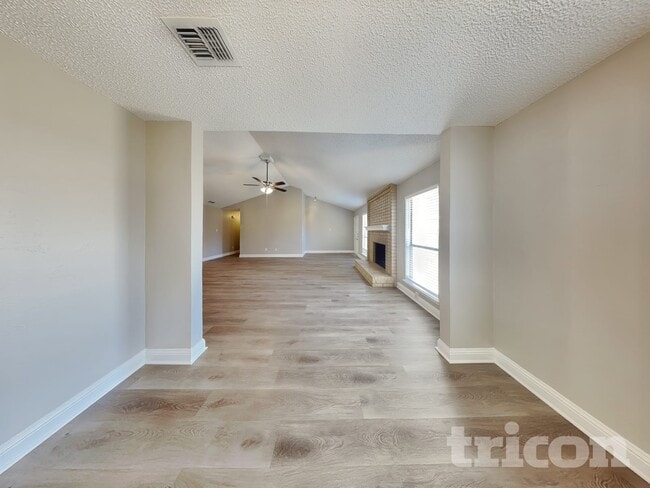 Photo - 6211 Minuteman Ln