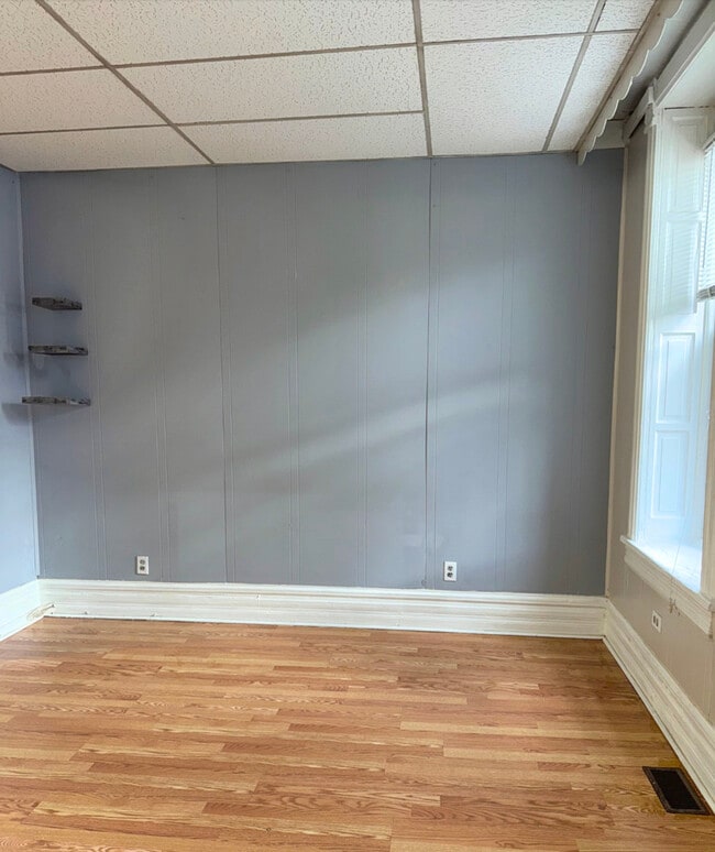 Photo - 940 W 31st Pl