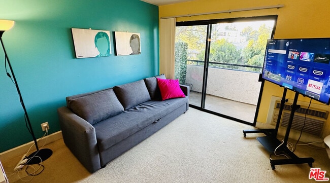 Photo - 10982 Roebling Ave Unidad 466