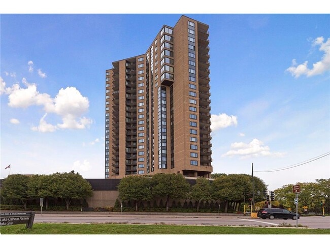 Photo - 2950 Dean Pkwy Unit 1903-4