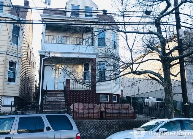 Photo - 465 S 14th St Apartments Unit 2