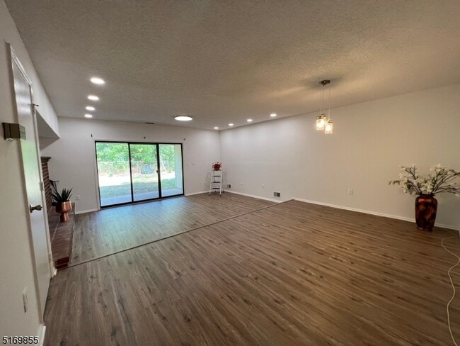 Photo - 67 Woodward Ln
