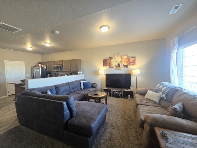 Photo - 7662 Spruce Pne Grv