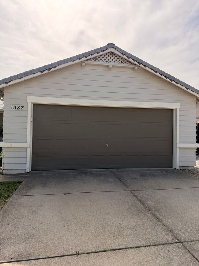 Photo - 3-bedroom, 2-bath home in great neighborhood!