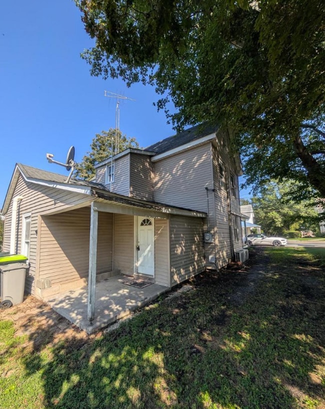 Photo - 202 Market St