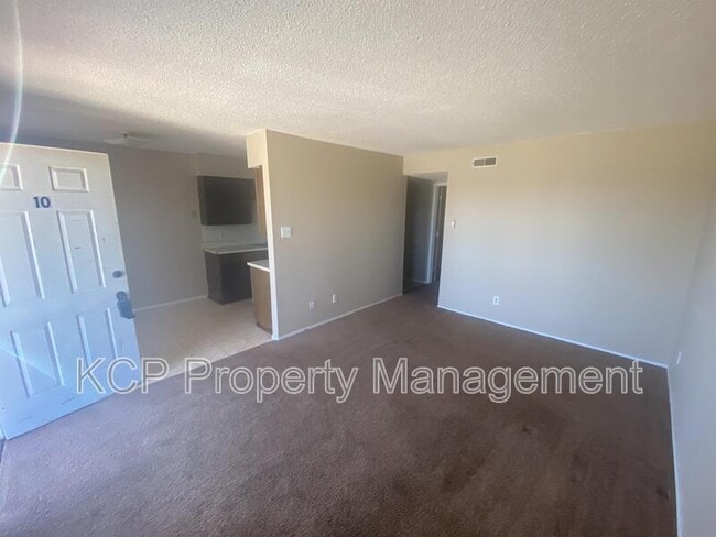 Photo - 340 W Dogwood St