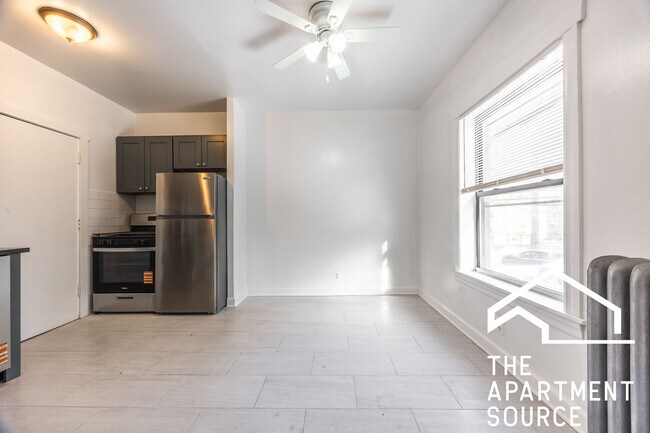 Photo - 1319 W Estes Ave