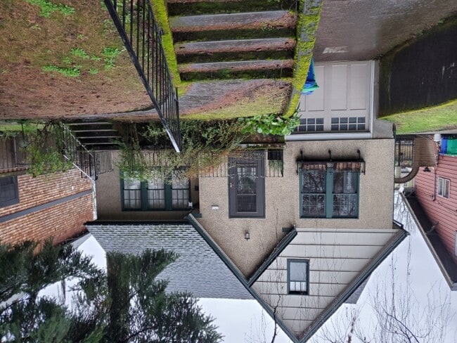 Building Photo - 1734 SE 20th Ave