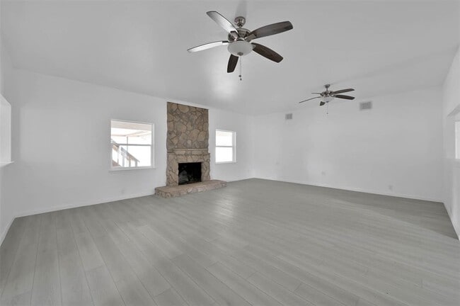 Photo - 549 Brandon Rd