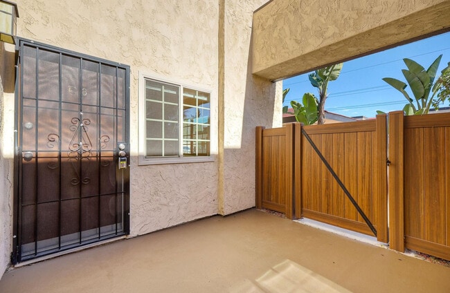 Photo - La Roca Plaza