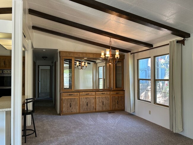 Photo - 373 Lodgeview Dr