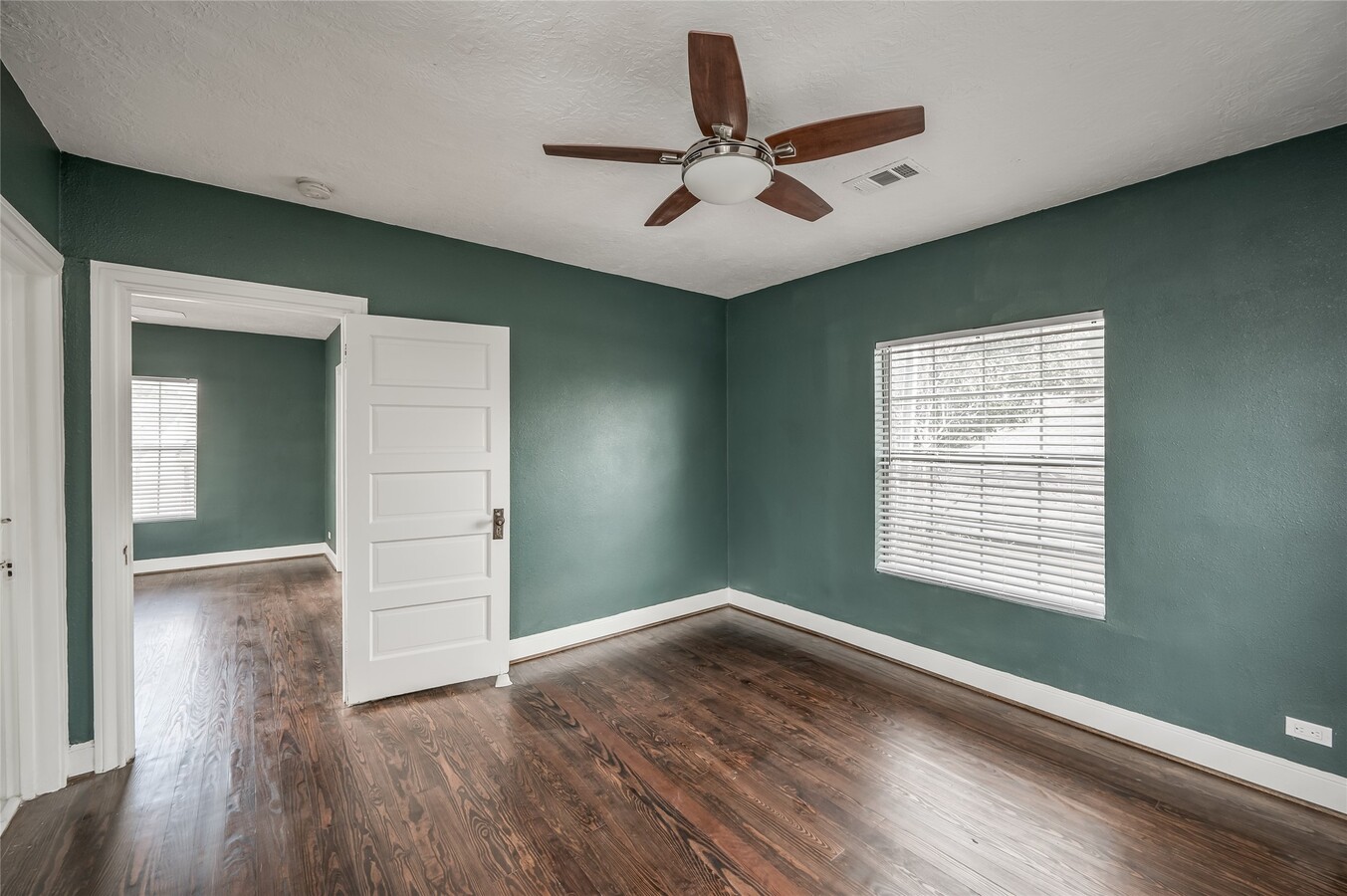 Photo - 4204 Lovejoy St