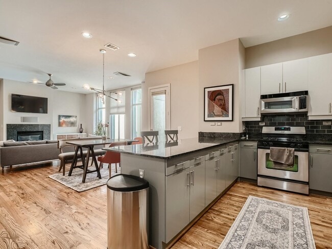 Photo - 1112 Columbus St Unit B