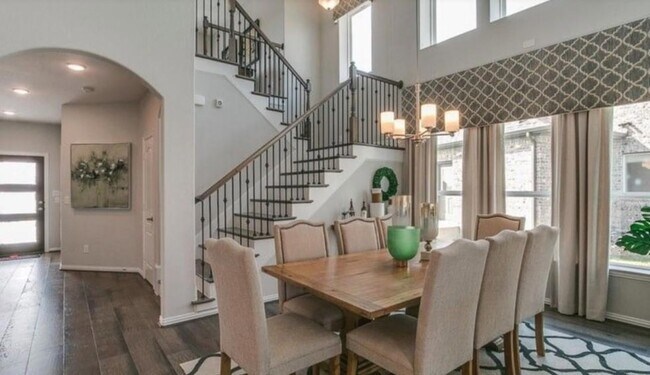 113 Leon Loop