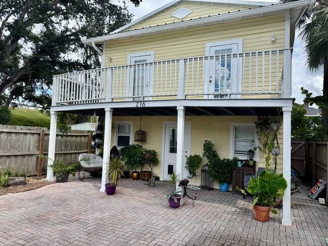 Building Photo - 216 S Edison Ave