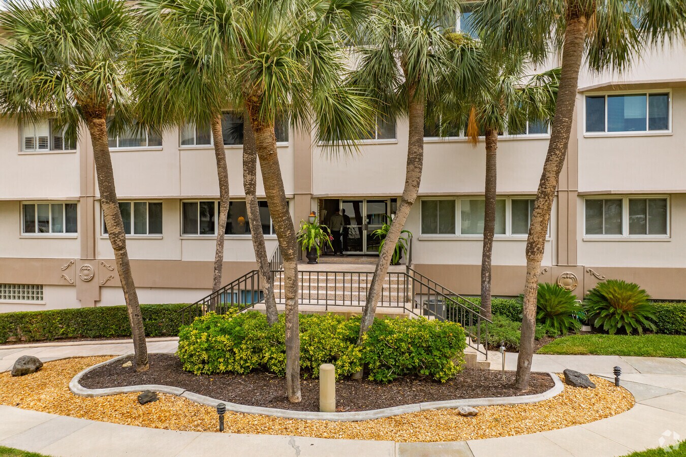 100 Bluff View Dr Belleair Bluffs, Florida - Harbour Club