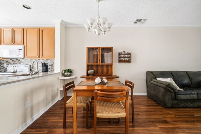 Photo - Beautifully Updated 2/2.5 Townhouse in the Heart of Lake Mary