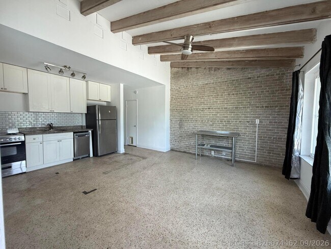 Photo - 902 SE 12th St