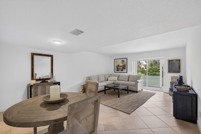 Building Photo - 18081 SE Country Club Dr Unit 9-83