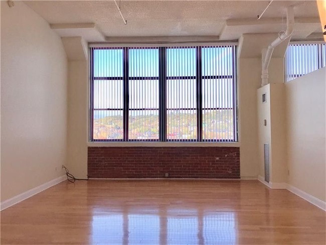 light-flooded living room with giant window - 5850 Centre Ave Unidad 707 Rental