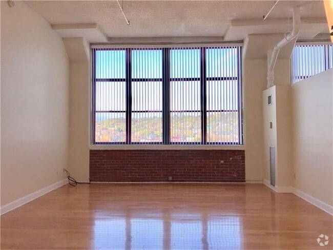 Building Photo - 5850 Centre Ave Unit 707 Rental
