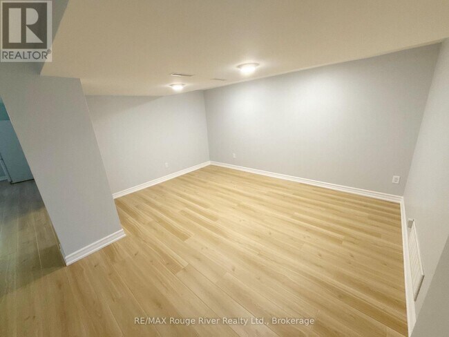 Photo - 200 Trent St E