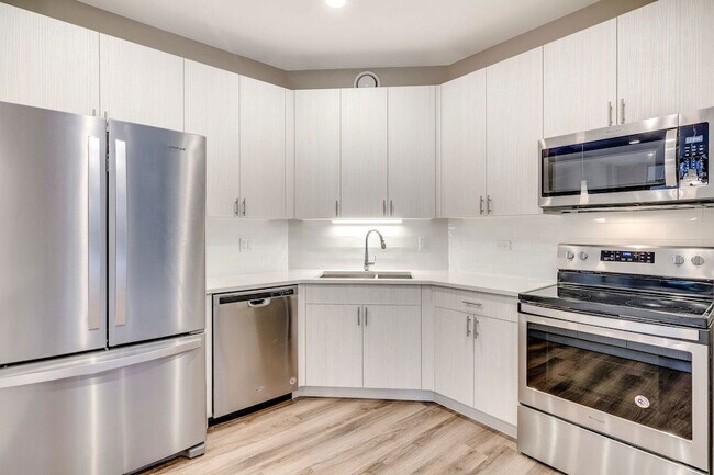 Photo - 1730 N Clark St