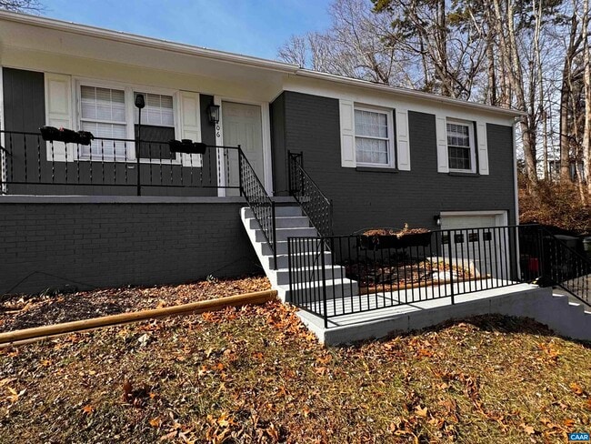 Photo - 106 Camelot Dr House