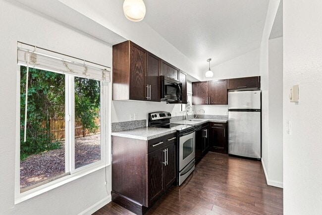 Building Photo - 2100 S Logan St Unit Apt. A