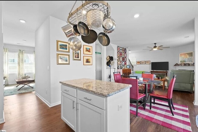 Photo - 211 Darrowby Wy