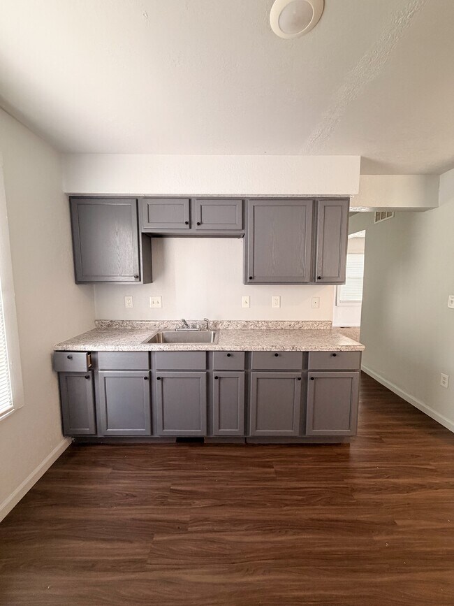 Photo - 539 Kitchener St