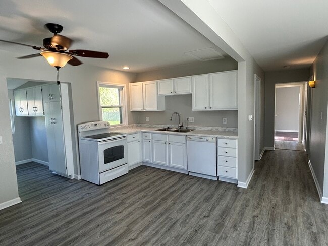 Photo - 227 A St