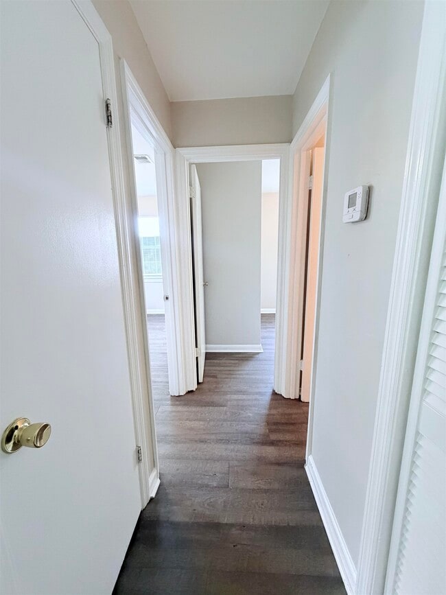Photo - 4830 Ruthenia Rd