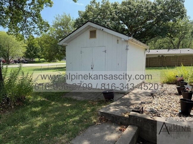 Photo - Spacious Gladstone Ranch!