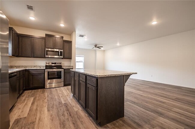 Photo - 825 S Rupple Rd